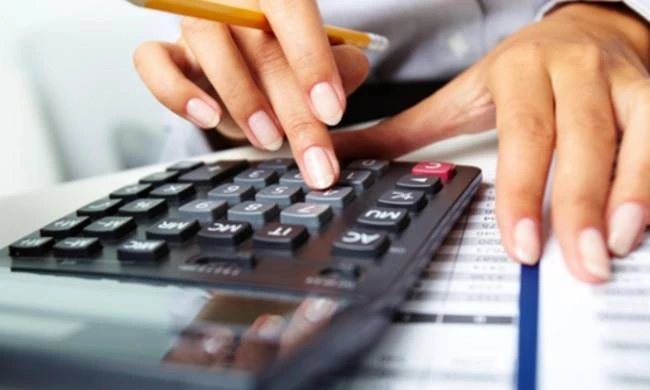 Διπλές ασφαλιστικές εισφορές για χιλιάδες ελεύθερους επαγγελματίες- Πληρωμή έως το τέλος Αυγούστου